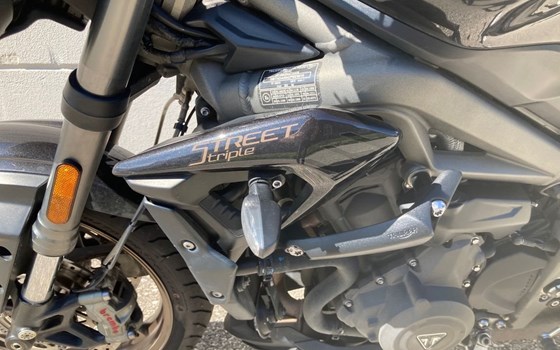 Gebrauchtmotorrad Triumph Street Triple 765 RS - Bild 3 Gebrauchtmotorrad Triumph Street Triple 765 RS - Bild 3