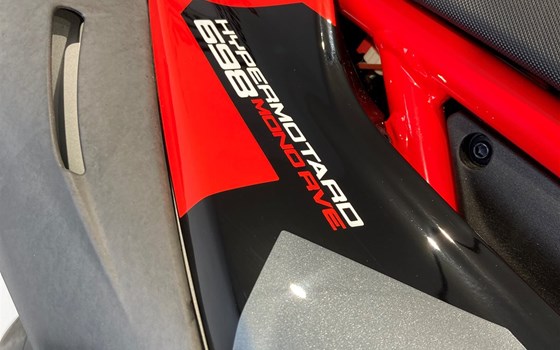 Gebrauchtmotorrad Ducati Hypermotard 698 Mono RVE - Bild 4 Gebrauchtmotorrad Ducati Hypermotard 698 Mono RVE - Bild 4