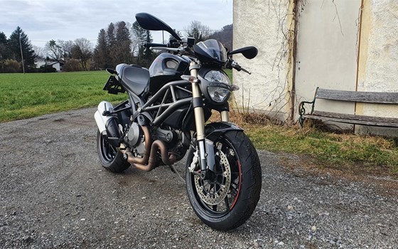 Gebrauchtmotorrad Ducati Monster 1100 Evo - Bild 1 Gebrauchtmotorrad Ducati Monster 1100 Evo - Bild 1