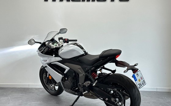 Gebrauchtmotorrad Triumph Daytona 660 - Bild 3