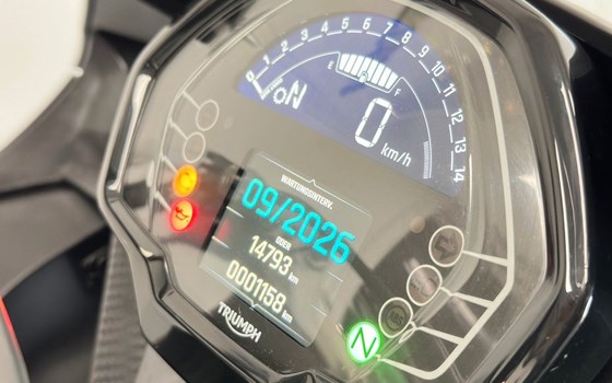 Gebrauchtmotorrad Triumph Daytona 660 - Bild 6