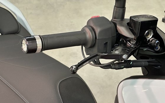 Gebrauchtmotorrad Yamaha XMAX 300 Tech MAX+ - Bild 11