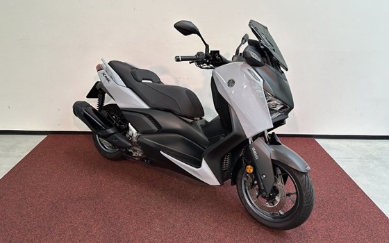 Gebrauchtmotorrad Yamaha XMAX 300 Tech MAX+ - Bild 2