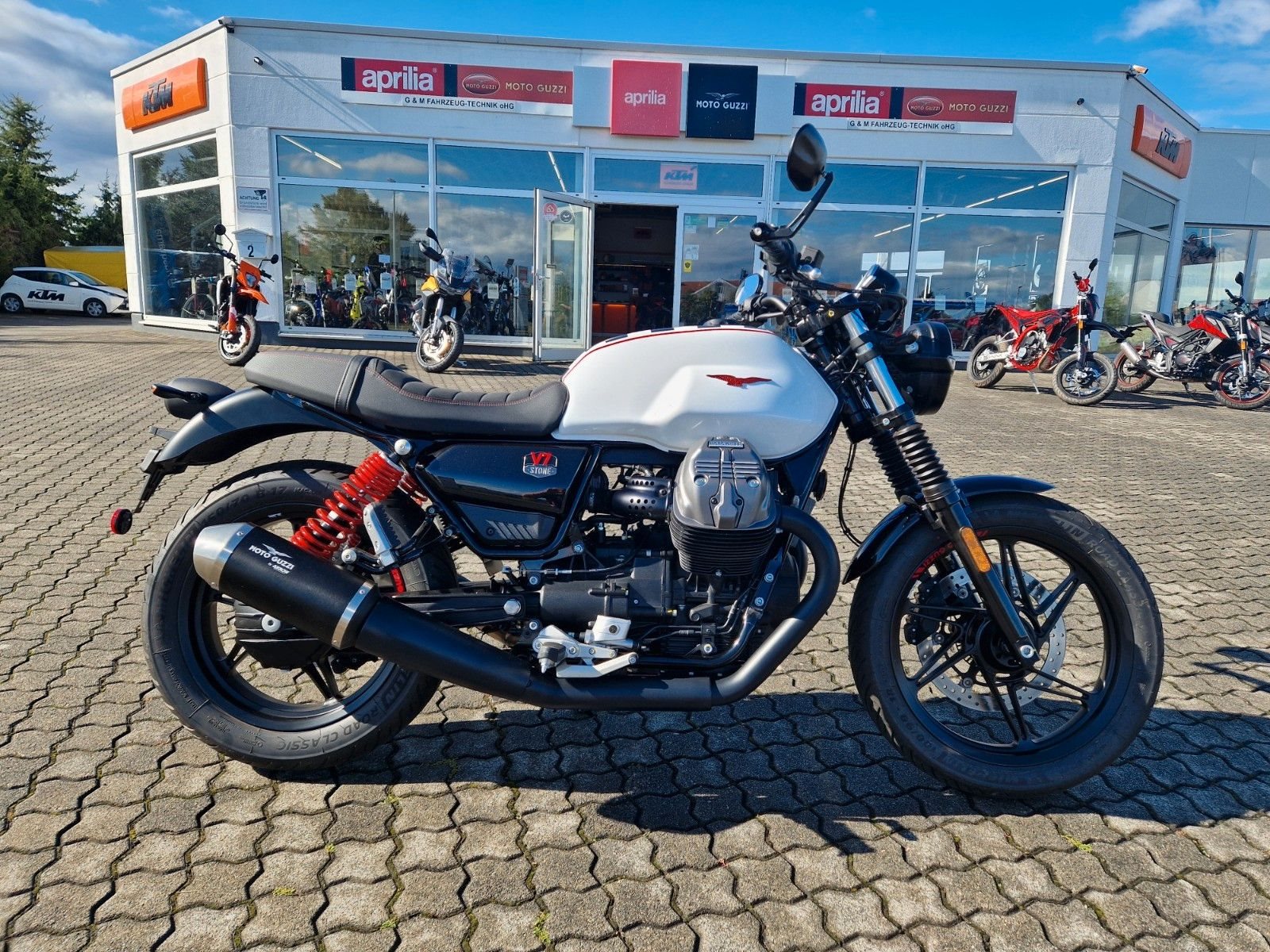 Moto Guzzi V7 Stone Ten 