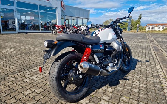 Gebrauchtmotorrad Moto Guzzi V7 Stone Ten - Bild 4