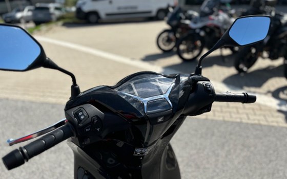 Gebrauchtmotorrad Honda SH125i - Bild 6