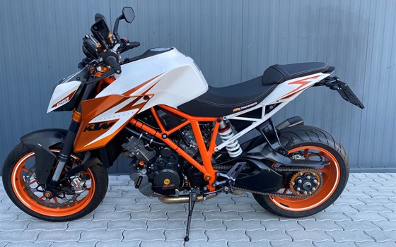 Gebrauchtmotorrad KTM 1290 Super Duke R - Bild 1 Gebrauchtmotorrad KTM 1290 Super Duke R - Bild 1
