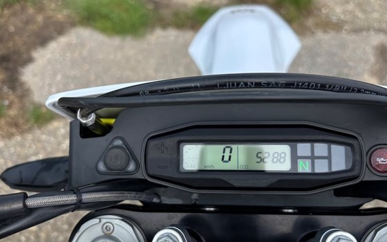 Gebrauchtmotorrad Husqvarna 701 Enduro - Bild 5