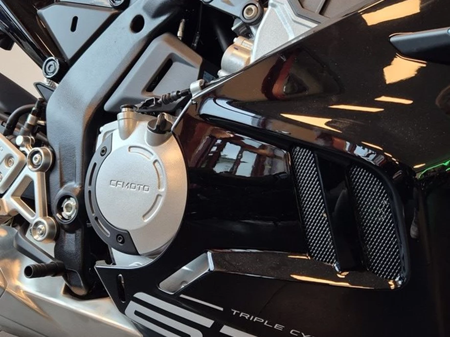 Angebot CFMOTO 675SR-R Bild 4: Angebot CFMOTO 675SR-R