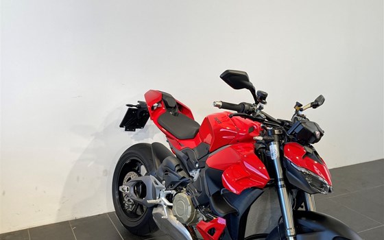 Gebrauchtmotorrad Ducati Streetfighter V4 - Bild 2 Gebrauchtmotorrad Ducati Streetfighter V4 - Bild 2