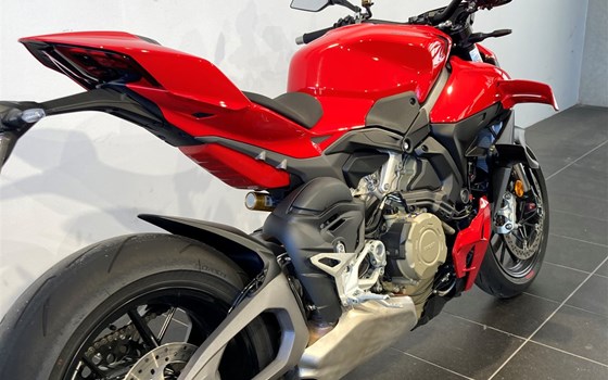 Gebrauchtmotorrad Ducati Streetfighter V4 - Bild 6 Gebrauchtmotorrad Ducati Streetfighter V4 - Bild 6