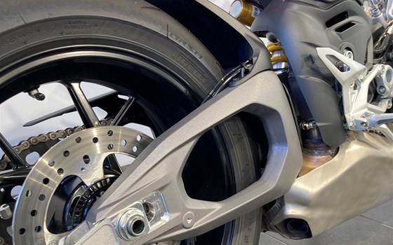 Gebrauchtmotorrad Ducati Streetfighter V4 - Bild 7 Gebrauchtmotorrad Ducati Streetfighter V4 - Bild 7