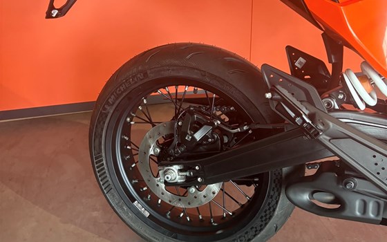 Neufahrzeug KTM 390 SMC R - Bild 3