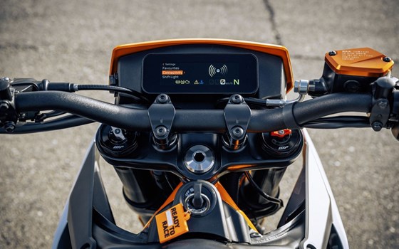 Neufahrzeug KTM 390 SMC R - Bild 6