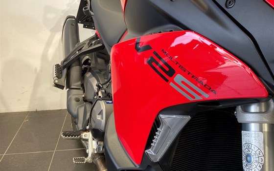 Gebrauchtmotorrad Ducati Multistrada V2 S - Bild 3 Gebrauchtmotorrad Ducati Multistrada V2 S - Bild 3