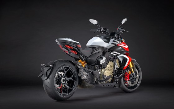 Neufahrzeug Ducati Diavel V4 RS - Bild 9 Neufahrzeug Ducati Diavel V4 RS - Bild 9