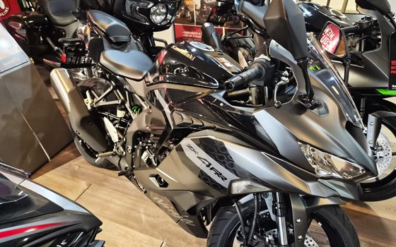 Neufahrzeug Kawasaki Ninja ZX-4RR - Bild 1 Neufahrzeug Kawasaki Ninja ZX-4RR - Bild 1