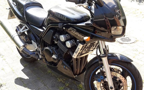 Gebrauchtmotorrad Yamaha FZS 600 Fazer - Bild 1