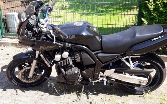 Gebrauchtmotorrad Yamaha FZS 600 Fazer - Bild 2