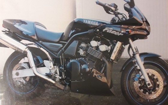 Gebrauchtmotorrad Yamaha FZS 600 Fazer - Bild 3