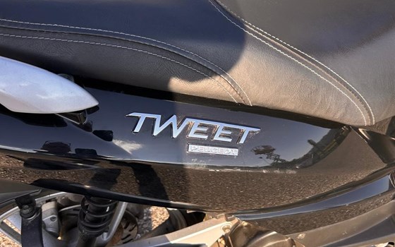 Gebrauchtmotorrad Peugeot Tweet 125 - Bild 2 Gebrauchtmotorrad Peugeot Tweet 125 - Bild 2
