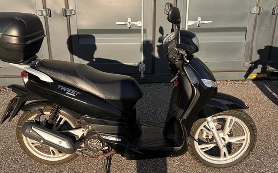 Gebrauchtmotorrad Peugeot Tweet 125 - Bild 7 Gebrauchtmotorrad Peugeot Tweet 125 - Bild 7