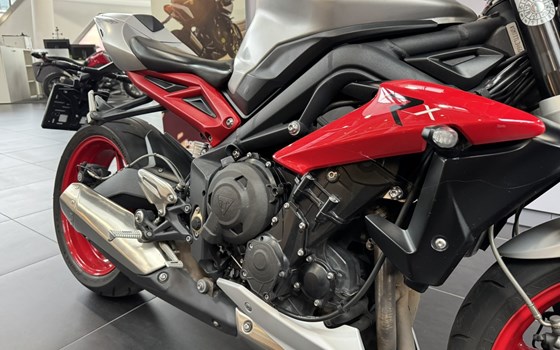 Gebrauchtmotorrad Triumph Street Triple RX - Bild 10 Gebrauchtmotorrad Triumph Street Triple RX - Bild 10