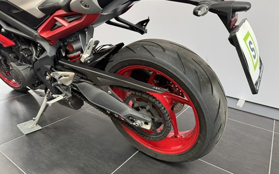 Gebrauchtmotorrad Triumph Street Triple RX - Bild 6 Gebrauchtmotorrad Triumph Street Triple RX - Bild 6