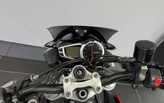 Gebrauchtmotorrad Triumph Street Triple RX - Bild 8 Gebrauchtmotorrad Triumph Street Triple RX - Bild 8