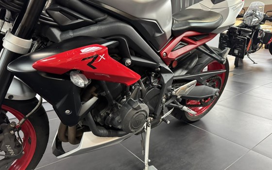 Gebrauchtmotorrad Triumph Street Triple RX - Bild 9 Gebrauchtmotorrad Triumph Street Triple RX - Bild 9