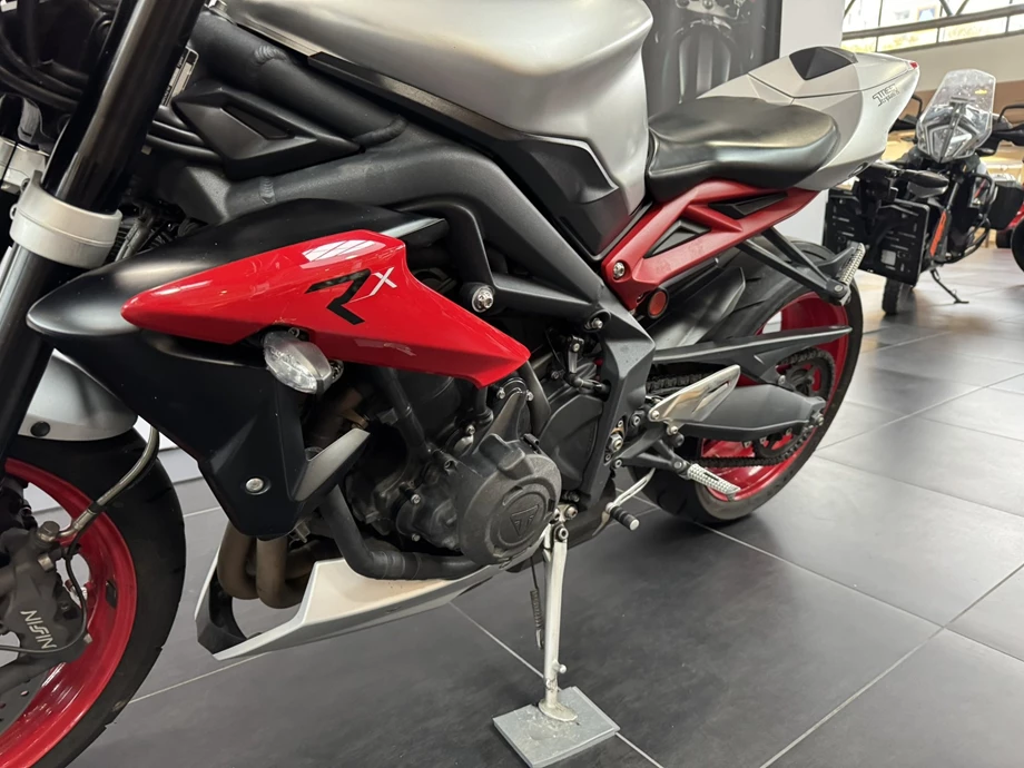 Angebot Triumph Street Triple RX Bild 9: Angebot Triumph Street Triple RX