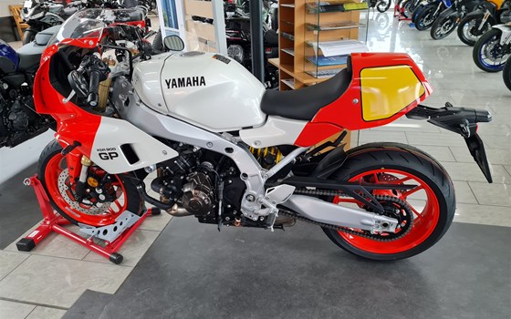 Gebrauchtmotorrad Yamaha XSR900 GP - Bild 2 Gebrauchtmotorrad Yamaha XSR900 GP - Bild 2