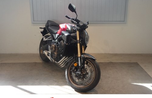 Neumotorrad Honda CB650R E-Clutch