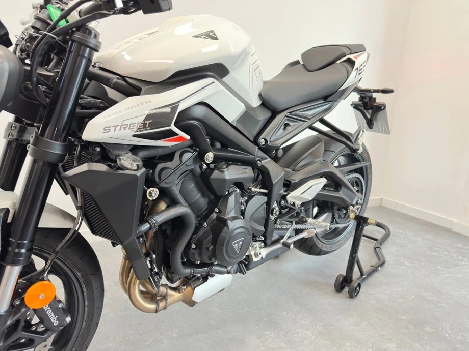 Angebot Triumph Street Triple 765 R A2 Bild 6: Angebot Triumph Street Triple 765 R A2