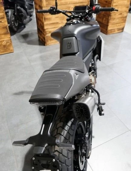 Angebot Husqvarna Svartpilen 801 Bild 9: Angebot Husqvarna Svartpilen 801