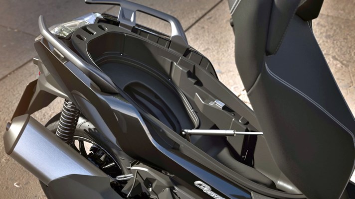 BMW C 400 GT (black-storm metallic 2) - Bild 5