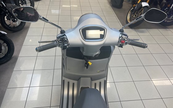 Neufahrzeug Vespa GTS 300 Super Tech - Bild 4