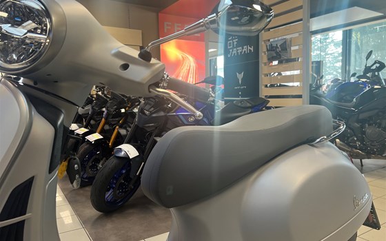 Neufahrzeug Vespa GTS 300 Super Tech - Bild 5