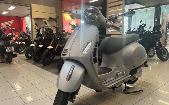 Neufahrzeug Vespa GTS 300 Super Tech - Bild 6