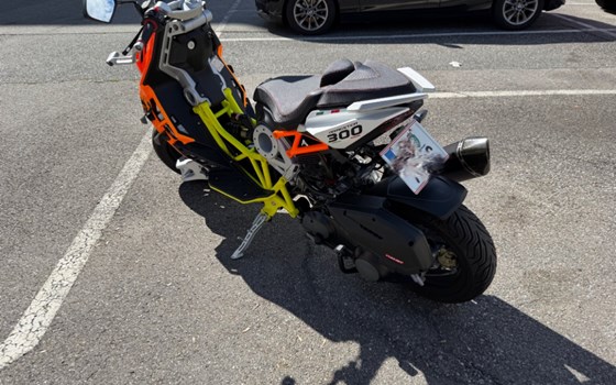 Gebrauchtmotorrad Italjet Dragster 300 - Bild 2 Gebrauchtmotorrad Italjet Dragster 300 - Bild 2