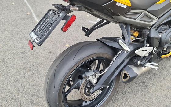 Gebrauchtmotorrad Triumph Street Triple 765 RS - Bild 2 Gebrauchtmotorrad Triumph Street Triple 765 RS - Bild 2
