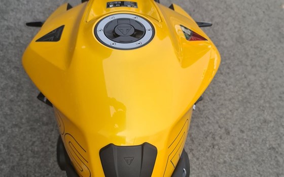 Gebrauchtmotorrad Triumph Street Triple 765 RS - Bild 8 Gebrauchtmotorrad Triumph Street Triple 765 RS - Bild 8