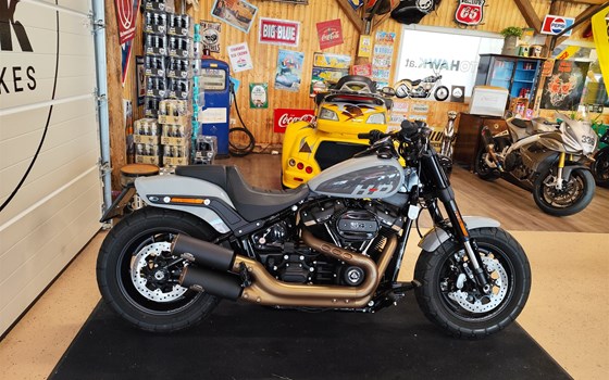 Gebrauchtmotorrad Harley-Davidson Softail Fat Bob 114 FXFBS - Bild 2 Gebrauchtmotorrad Harley-Davidson Softail Fat Bob 114 FXFBS - Bild 2