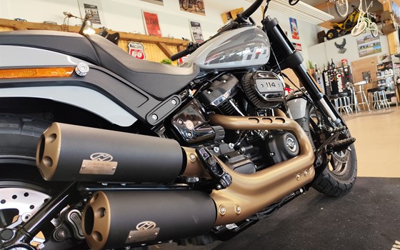 Gebrauchtmotorrad Harley-Davidson Softail Fat Bob 114 FXFBS - Bild 3 Gebrauchtmotorrad Harley-Davidson Softail Fat Bob 114 FXFBS - Bild 3