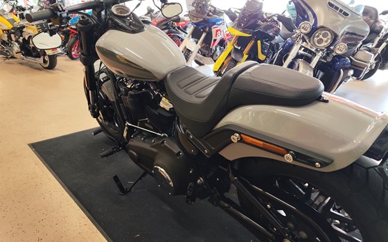 Gebrauchtmotorrad Harley-Davidson Softail Fat Bob 114 FXFBS - Bild 5 Gebrauchtmotorrad Harley-Davidson Softail Fat Bob 114 FXFBS - Bild 5
