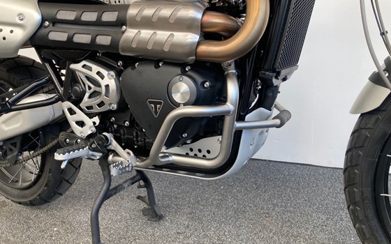 Gebrauchtmotorrad Triumph SCRAMBLER 1200 XE CHROME EDITION - Bild 10 Gebrauchtmotorrad Triumph SCRAMBLER 1200 XE CHROME EDITION - Bild 10