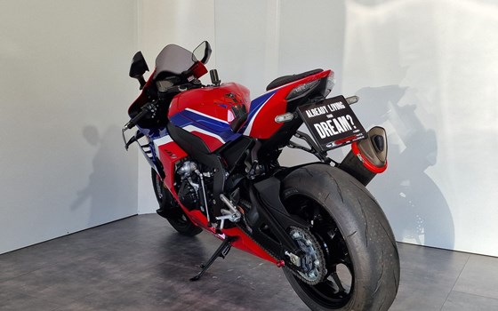 Gebrauchtmotorrad Honda CBR1000RR-R Fireblade - Bild 2 Gebrauchtmotorrad Honda CBR1000RR-R Fireblade - Bild 2