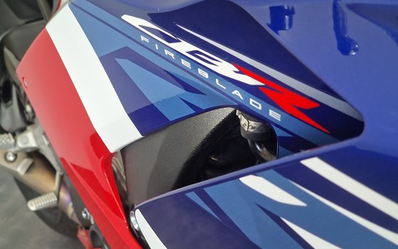 Gebrauchtmotorrad Honda CBR1000RR-R Fireblade - Bild 4 Gebrauchtmotorrad Honda CBR1000RR-R Fireblade - Bild 4