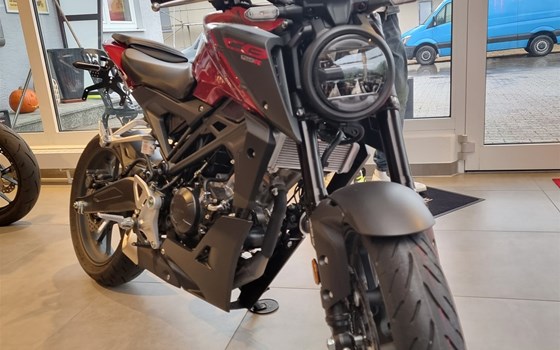 Gebrauchtmotorrad Honda CB125R - Bild 3