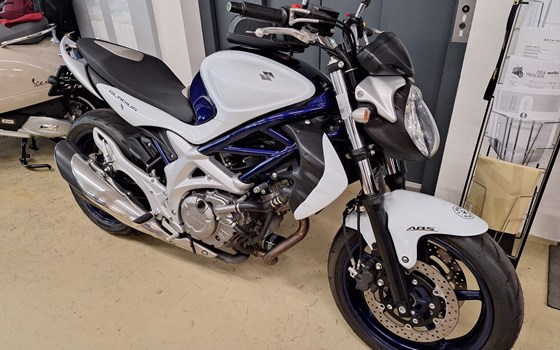 Gebrauchtmotorrad Suzuki SFV 650 Gladius - Bild 2 Gebrauchtmotorrad Suzuki SFV 650 Gladius - Bild 2